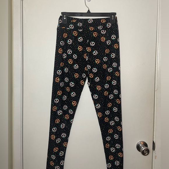 LuLaRoe Pants - 102. Lularoe One Size Halloween Leggings buttery soft NEW W/O tags